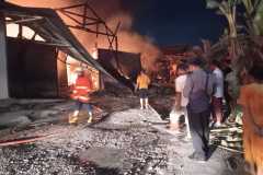 Pabrik jajanan sanghai gangsar Tulungagung terbakar